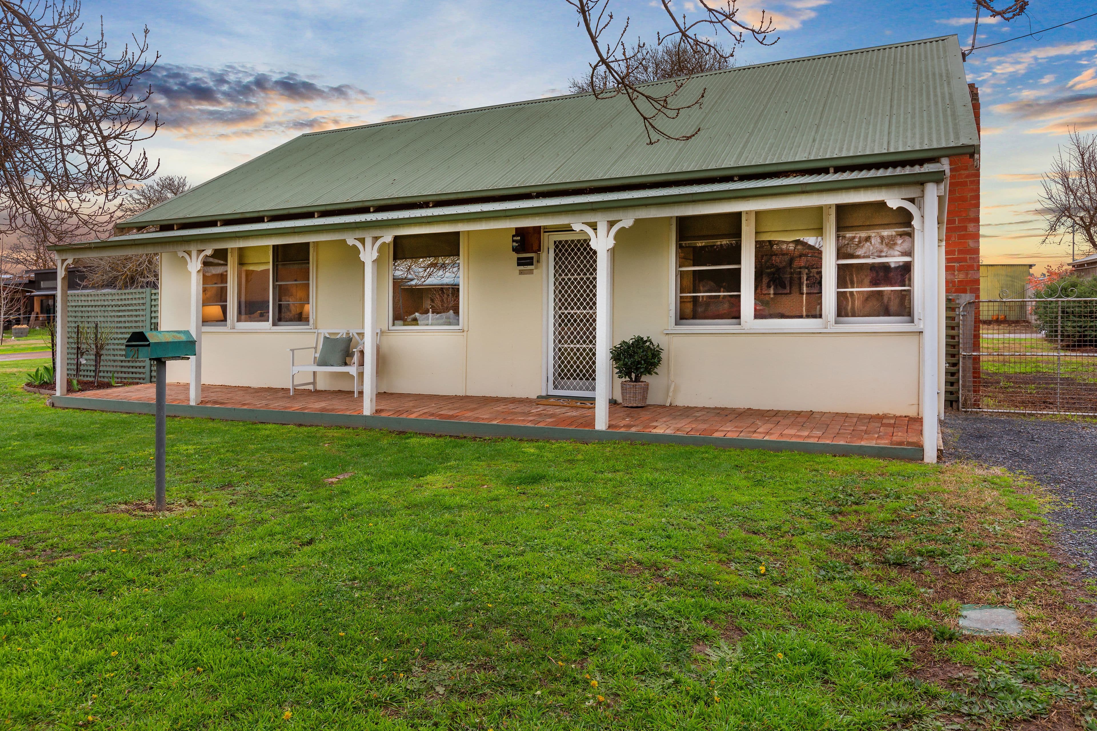 21 Kitchen Street, Mansfield VIC 3722, Mansfield - Thumbnail 2