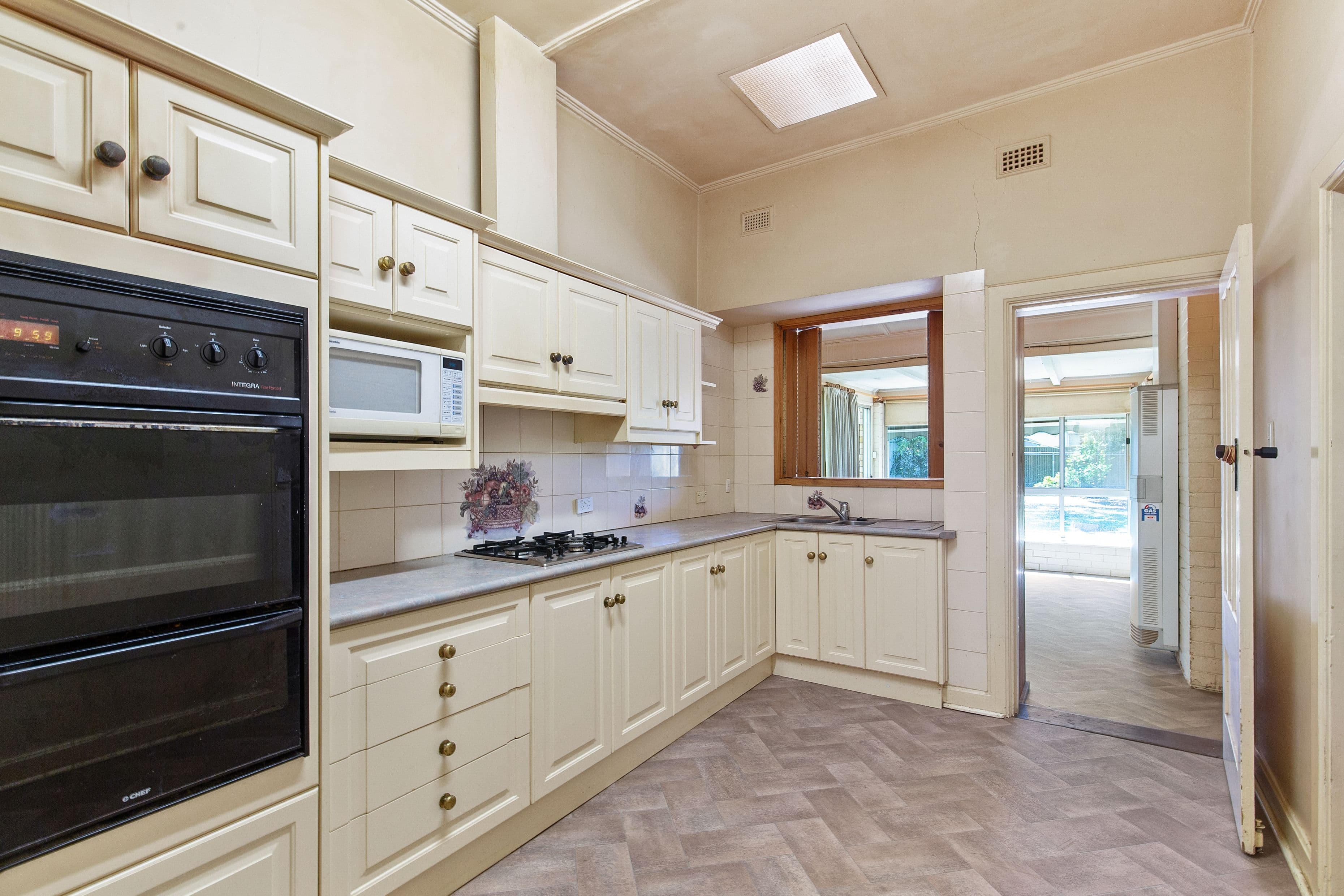 16 Butler Crescent, Glengowrie SA 5044, Glengowrie - Thumbnail 4