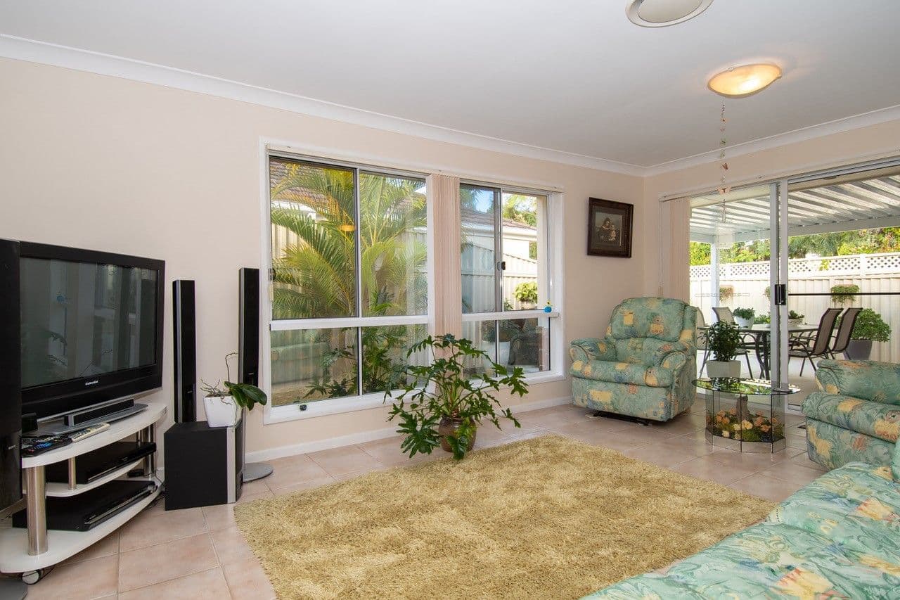 18 Leighanne Crescent, Arundel QLD 4214, Arundel - Thumbnail 2
