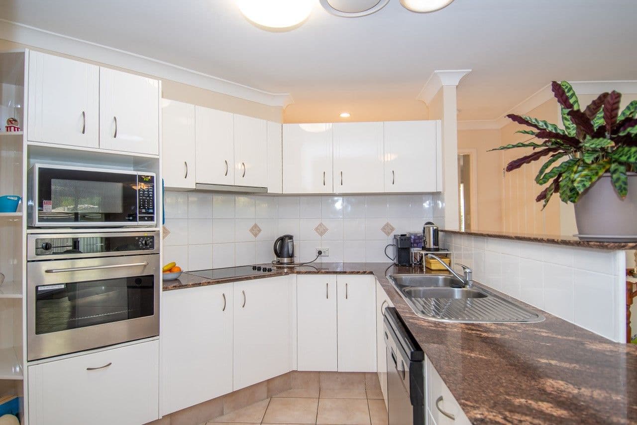 18 Leighanne Crescent, Arundel QLD 4214, Arundel - Thumbnail 3