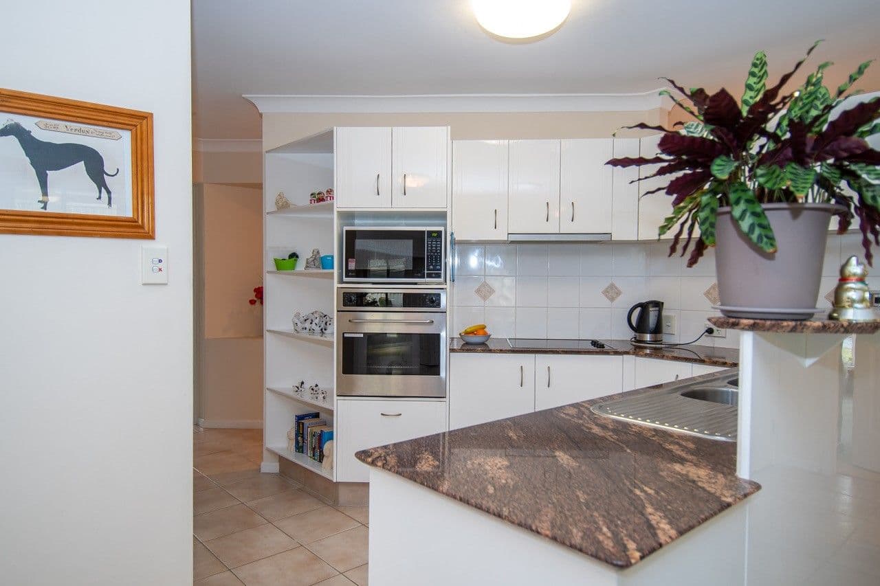 18 Leighanne Crescent, Arundel QLD 4214, Arundel - Thumbnail 4