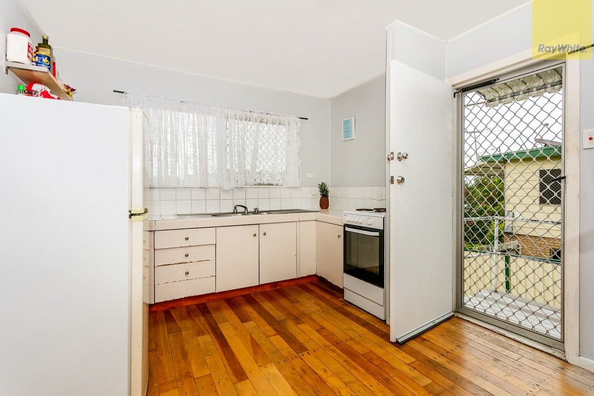 28 Lynngold Street, Woodridge QLD 4114, Woodridge - Thumbnail 3