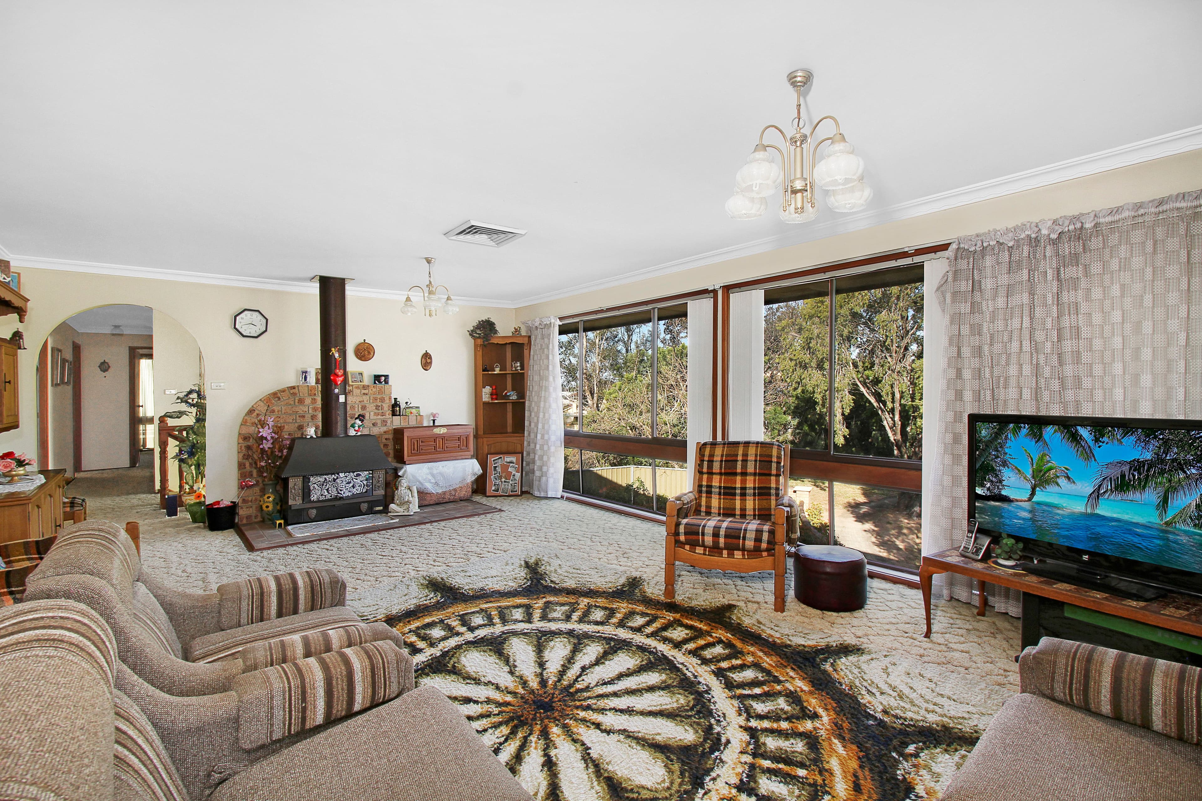 6 Nesbitt Place, Prairiewood - Thumbnail 2