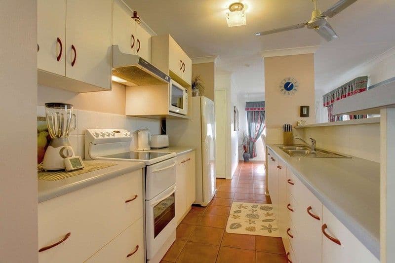 2 Dalkeith Crescent, MOUNT LOUISA QLD 4814, Mount Louisa - Thumbnail 2