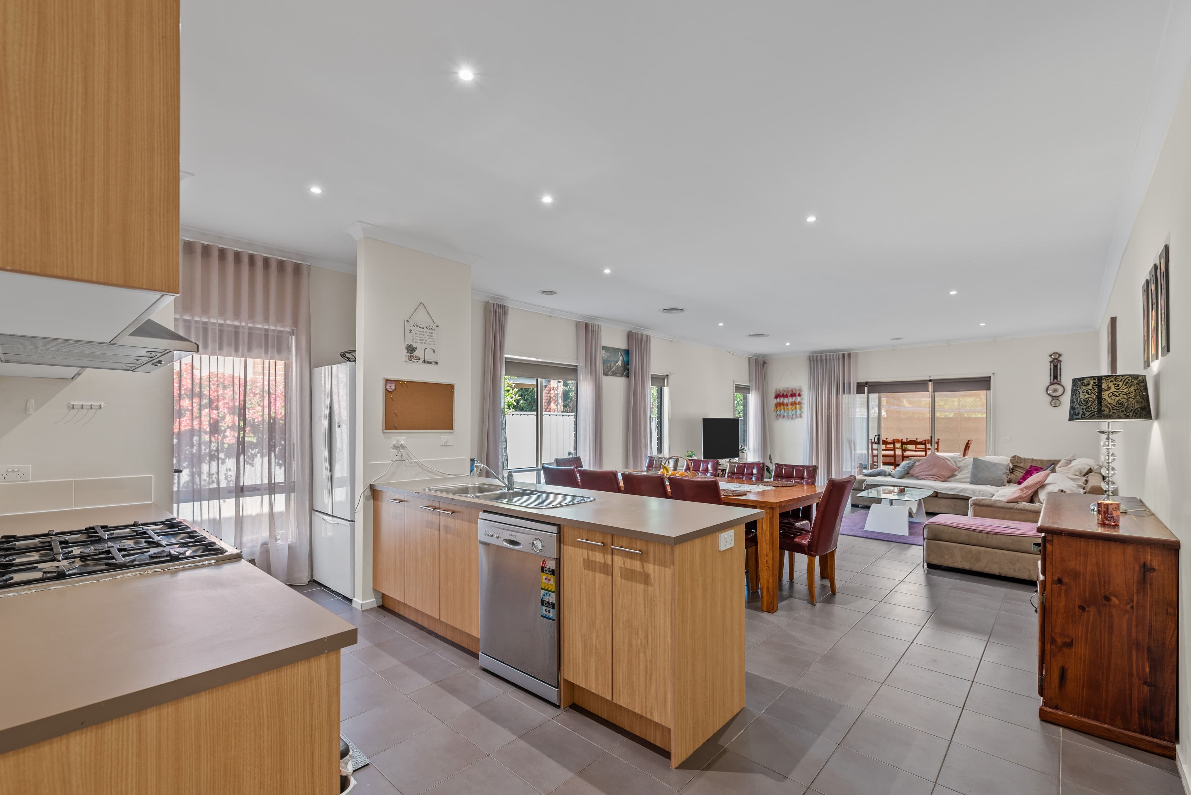 4 Balfour Drive, Mernda VIC 3754, Mernda - Thumbnail 2