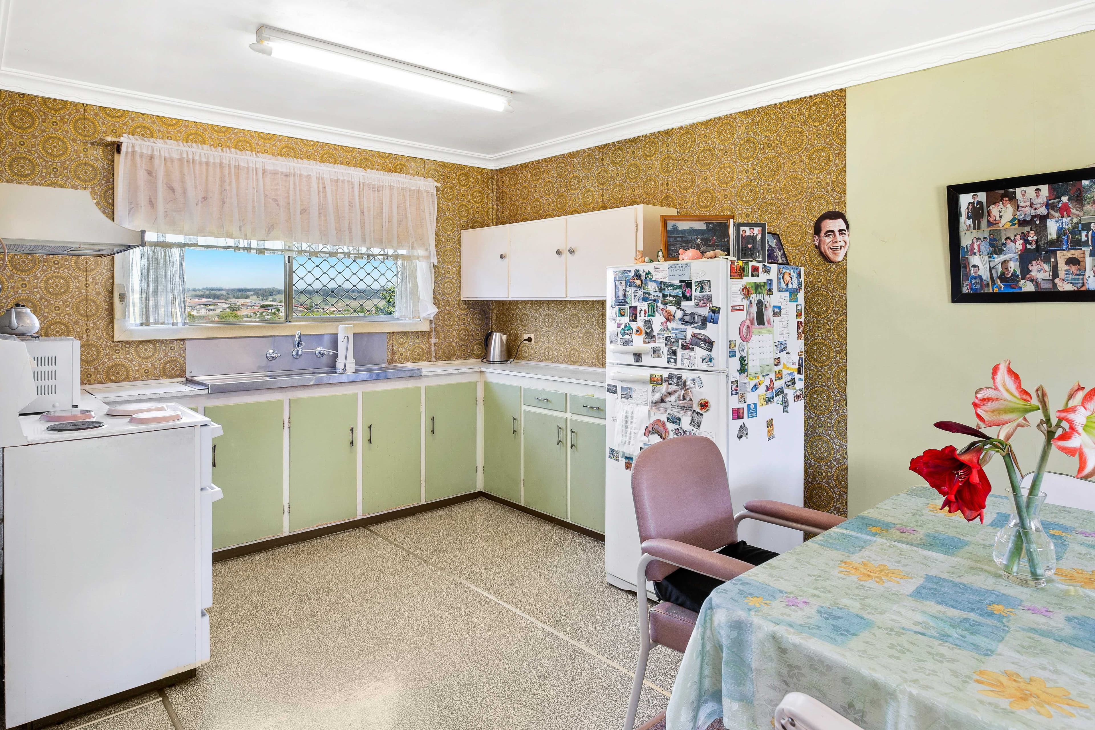 1 Landseer Crescent, Seaford Rise - Thumbnail 2