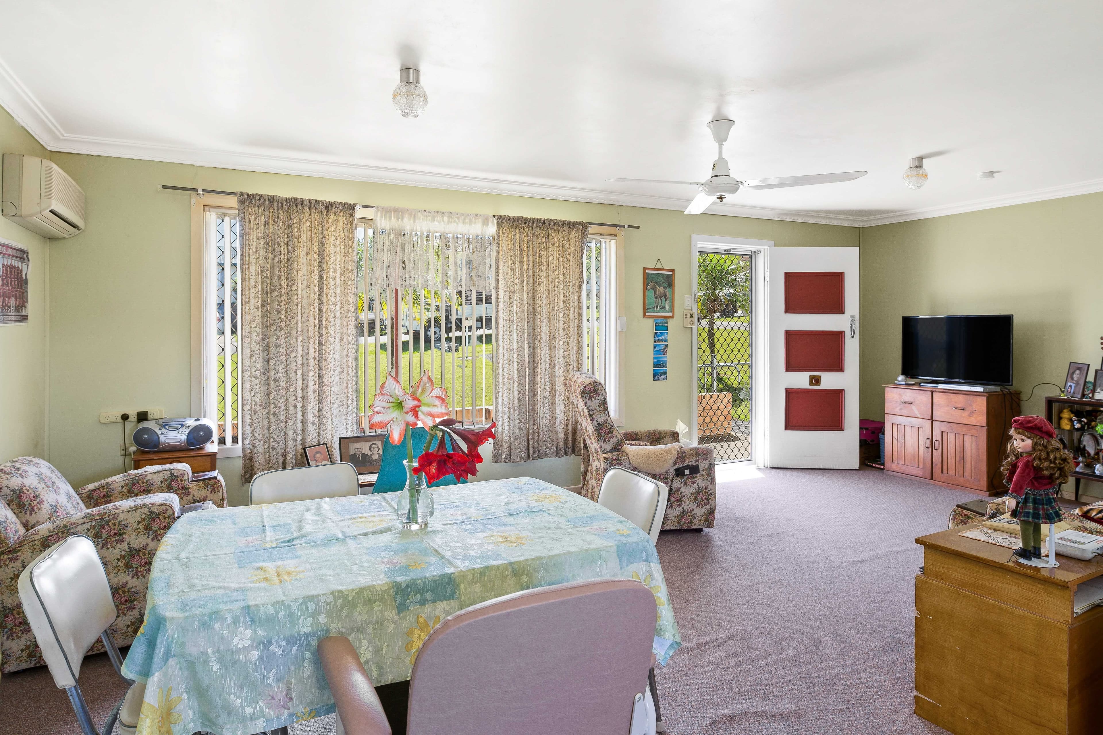 1 Landseer Crescent, Seaford Rise - Thumbnail 3