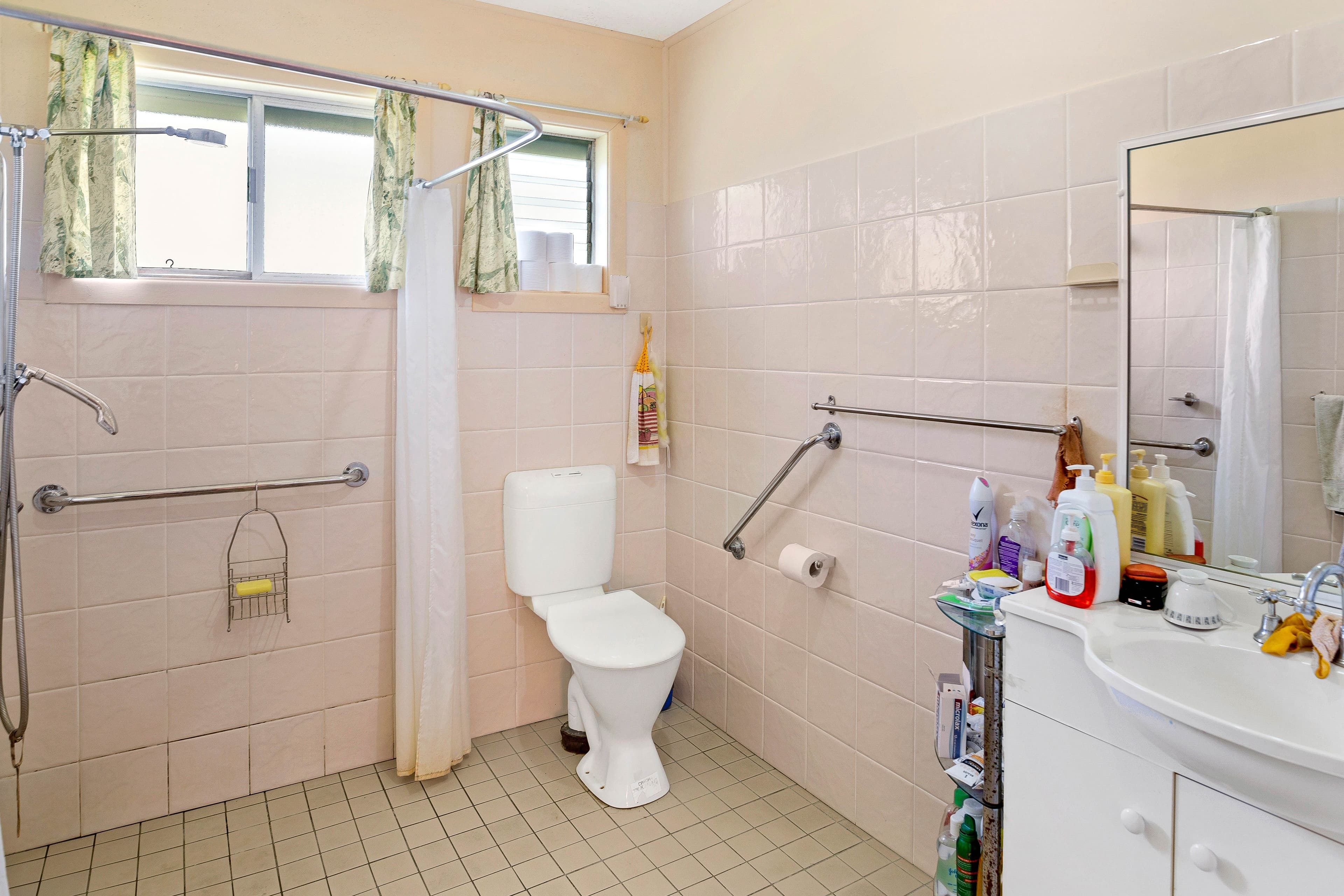 1 Landseer Crescent, Seaford Rise - Thumbnail 7