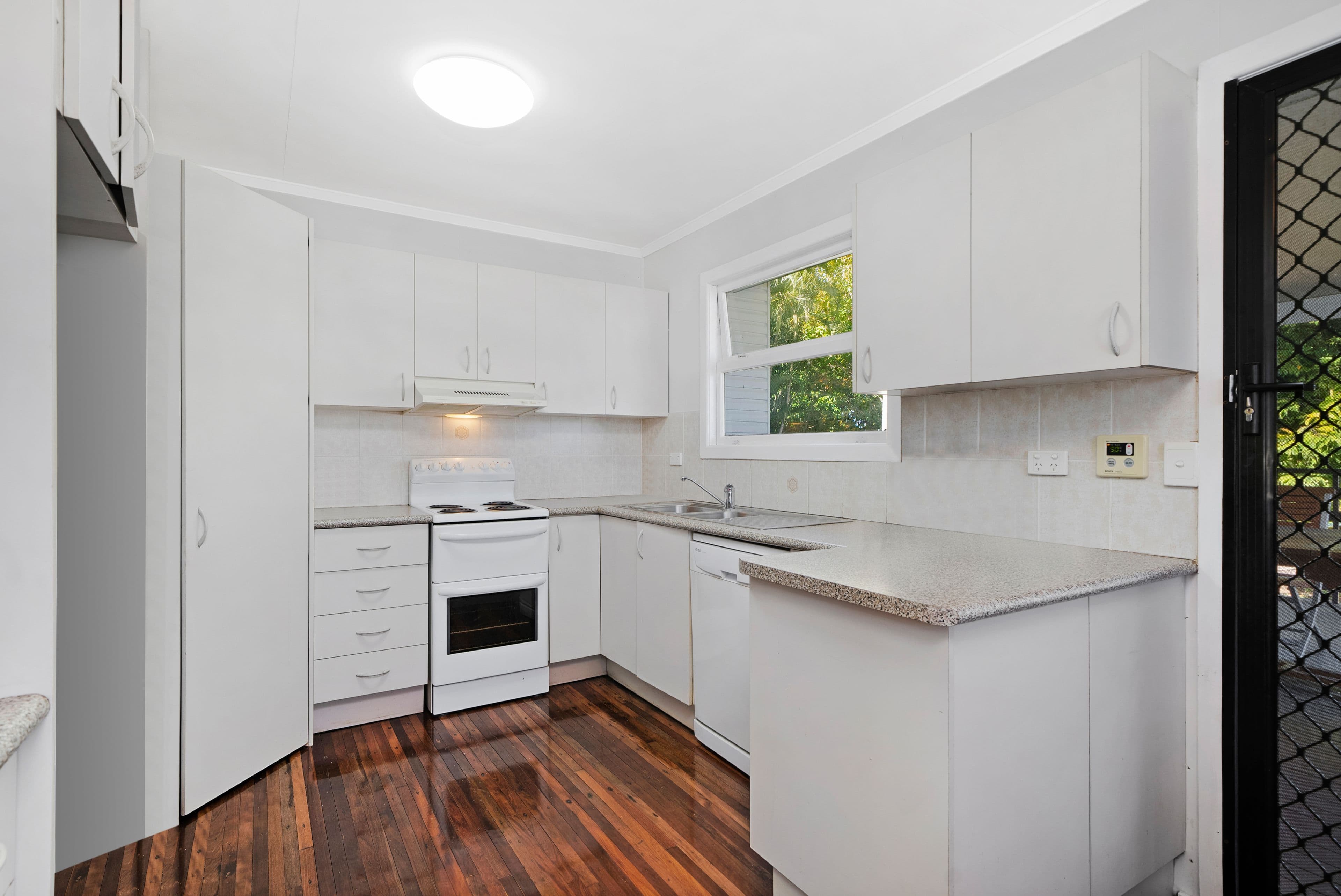 9 Centaur Street, Redcliffe QLD 4020, Redcliffe - Thumbnail 3