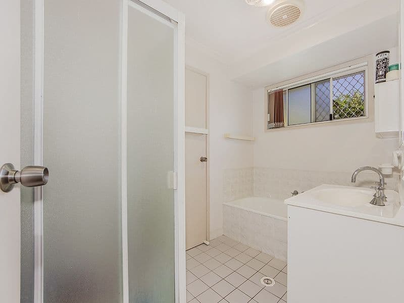 8 Gladful Court, VARSITY LAKES QLD 4227, Varsity Lakes - Thumbnail 8