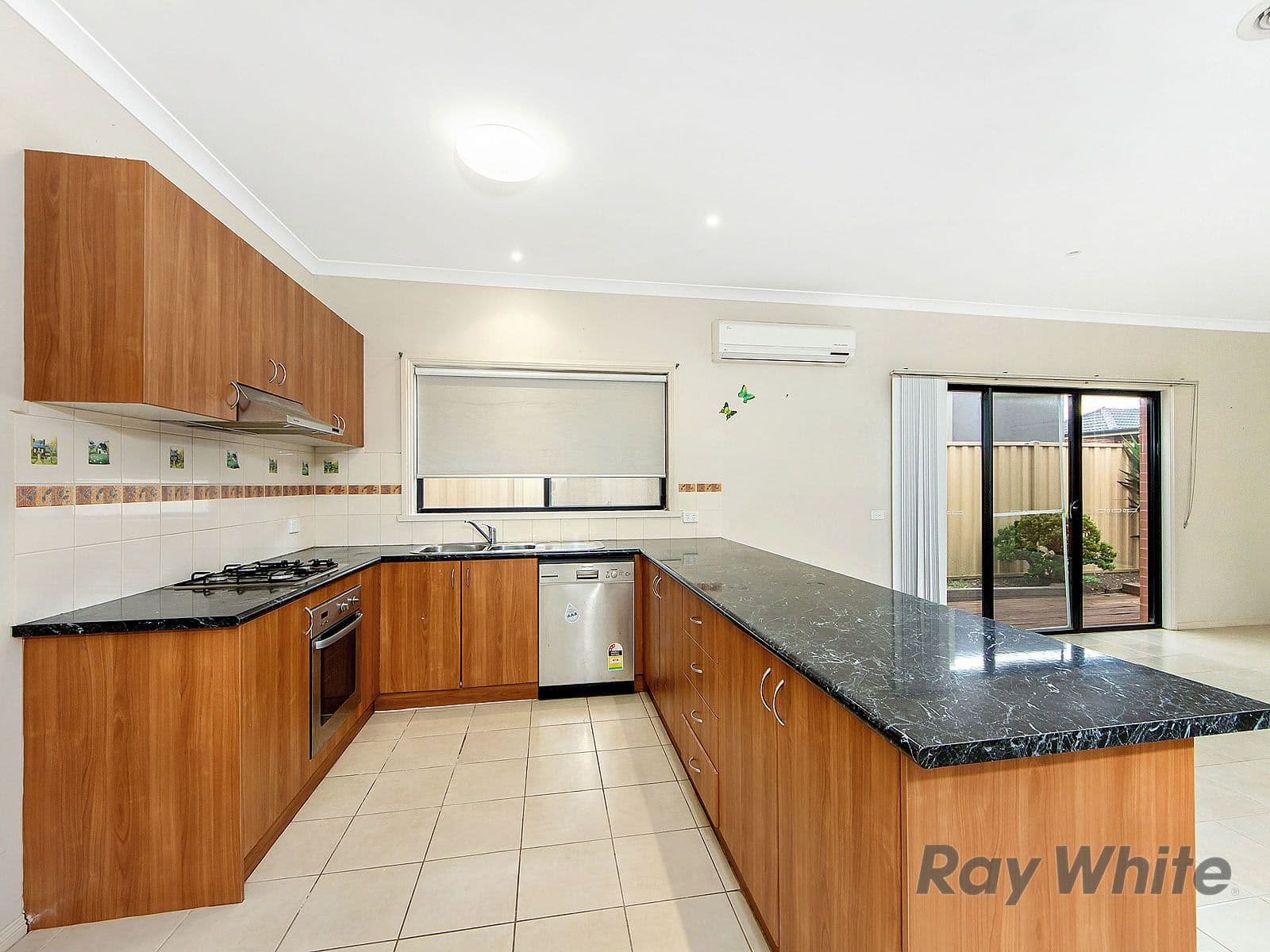 34 Medfield Avenue, Avondale Heights VIC 3034, Avondale Heights - Thumbnail 3