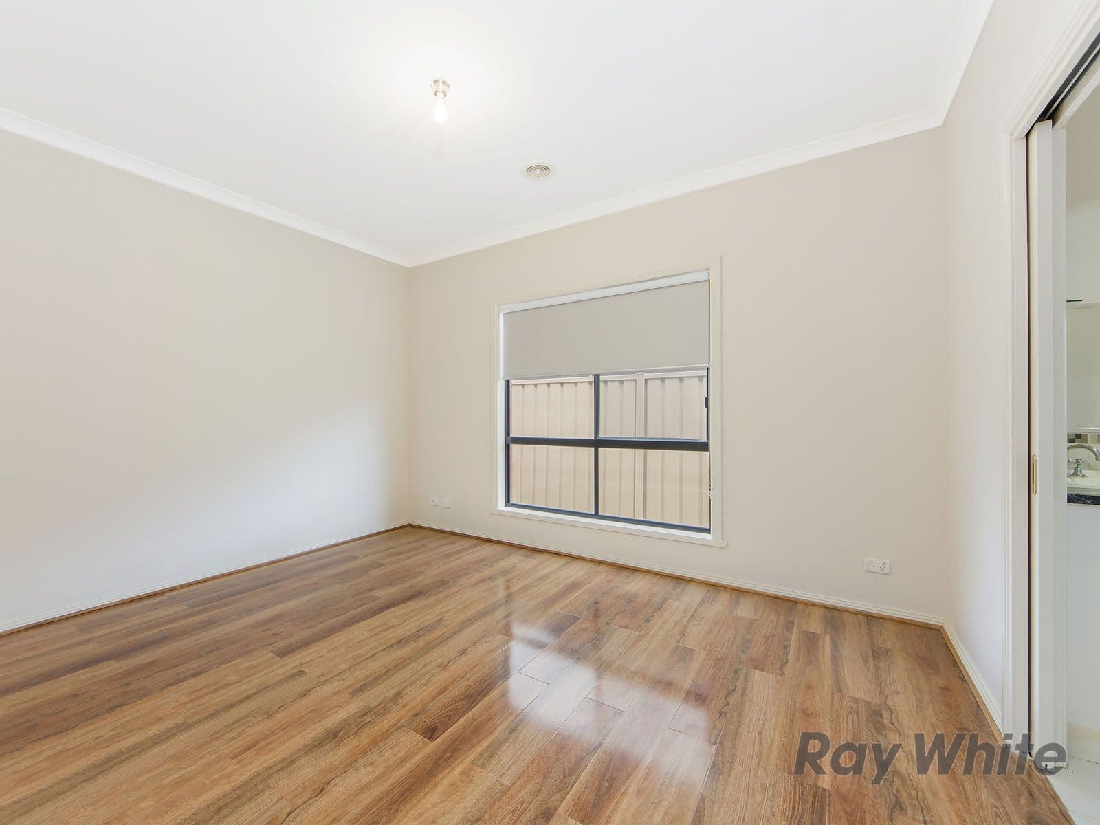 34 Medfield Avenue, Avondale Heights VIC 3034, Avondale Heights - Thumbnail 5