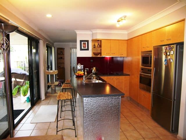 28 Seville Circuit, BURLEIGH WATERS QLD 4220, Burleigh Waters - Thumbnail 6