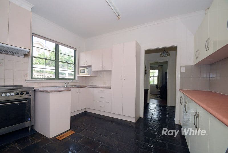 30 Jingella Avenue, ASHWOOD VIC 3147, Ashwood - Thumbnail 2