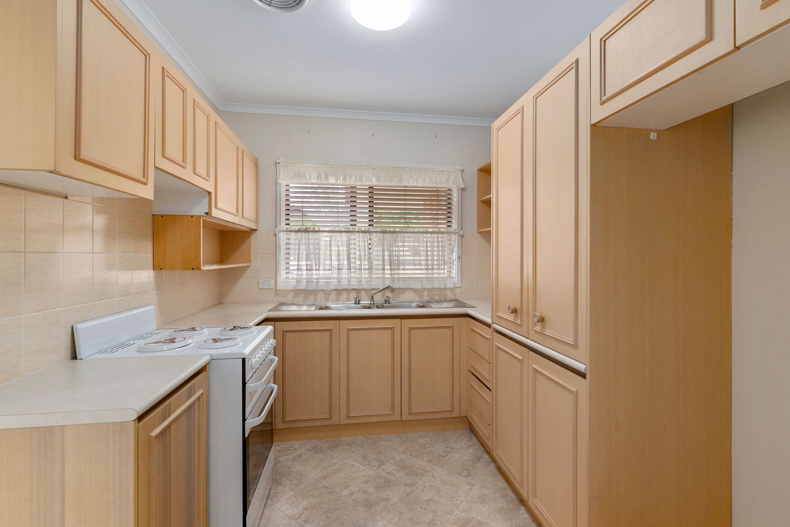 31 Crookston Drive, Camden South - Thumbnail 2