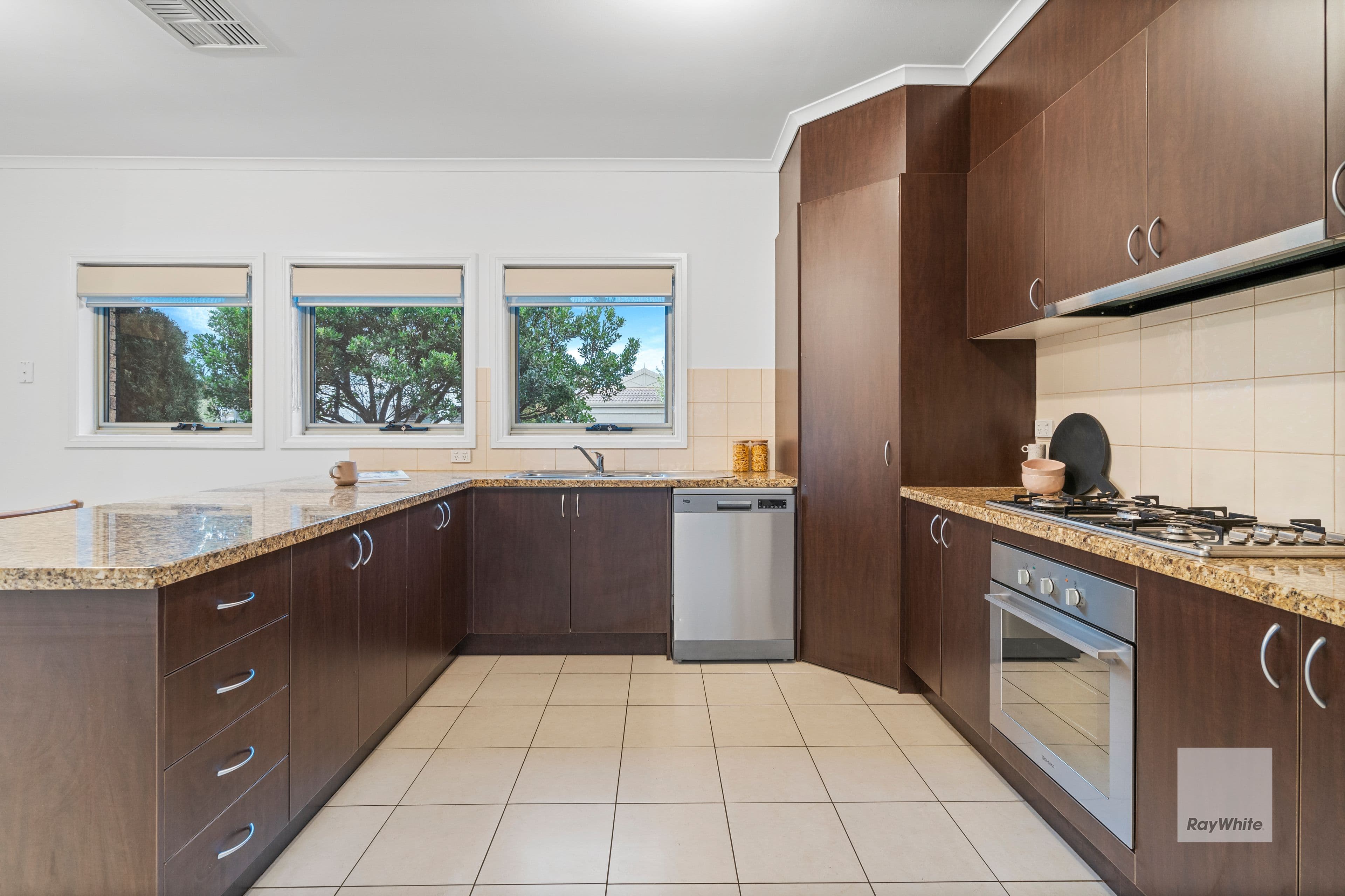 9 Loveridge Way, South Morang VIC 3752, South Morang - Thumbnail 5