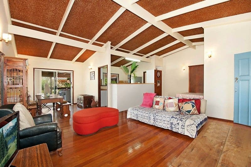 10 Seabeach Avenue, MERMAID BEACH QLD 4218, Mermaid Beach - Thumbnail 2