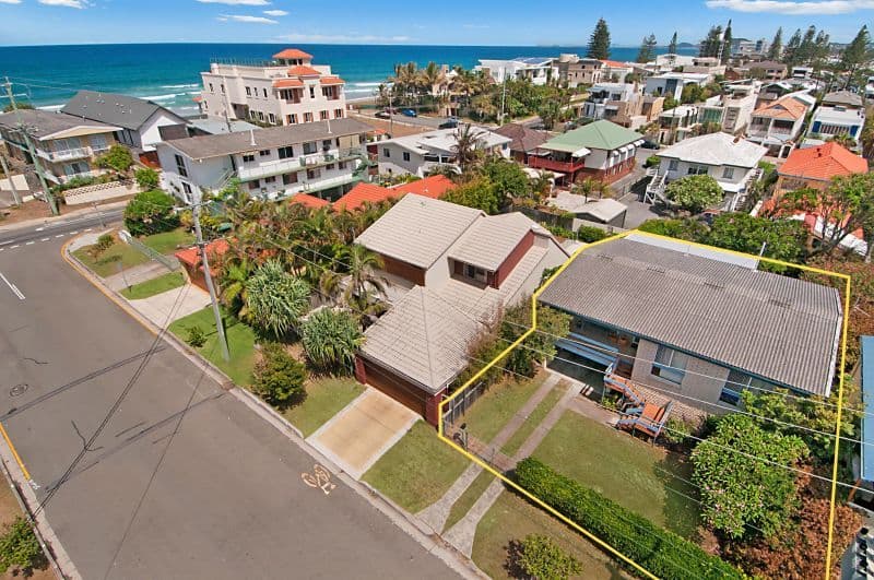 10 Seabeach Avenue, MERMAID BEACH QLD 4218, Mermaid Beach - Thumbnail 3