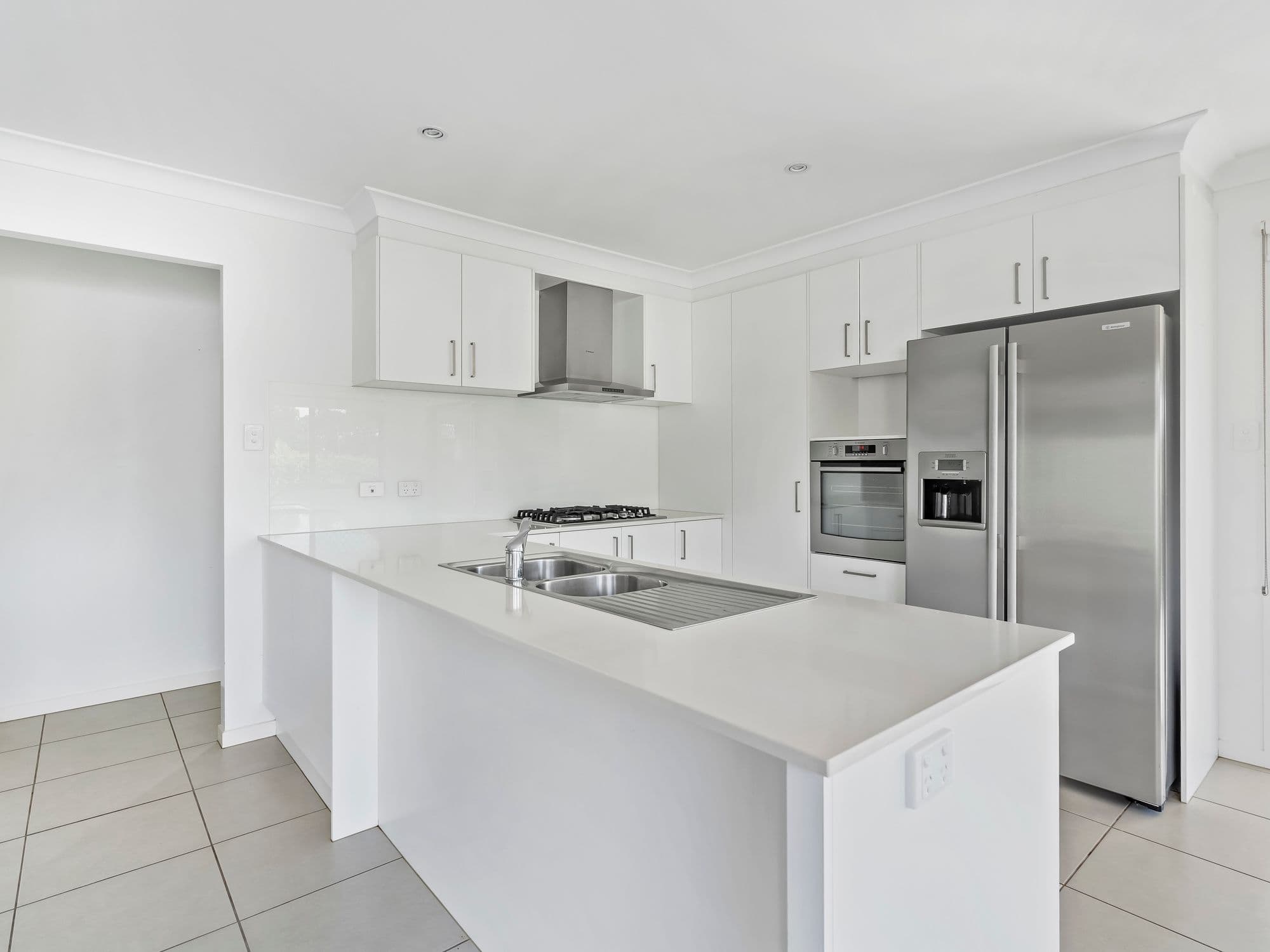 3 Beacon Court, Elanora QLD 4221, Elanora - Thumbnail 2