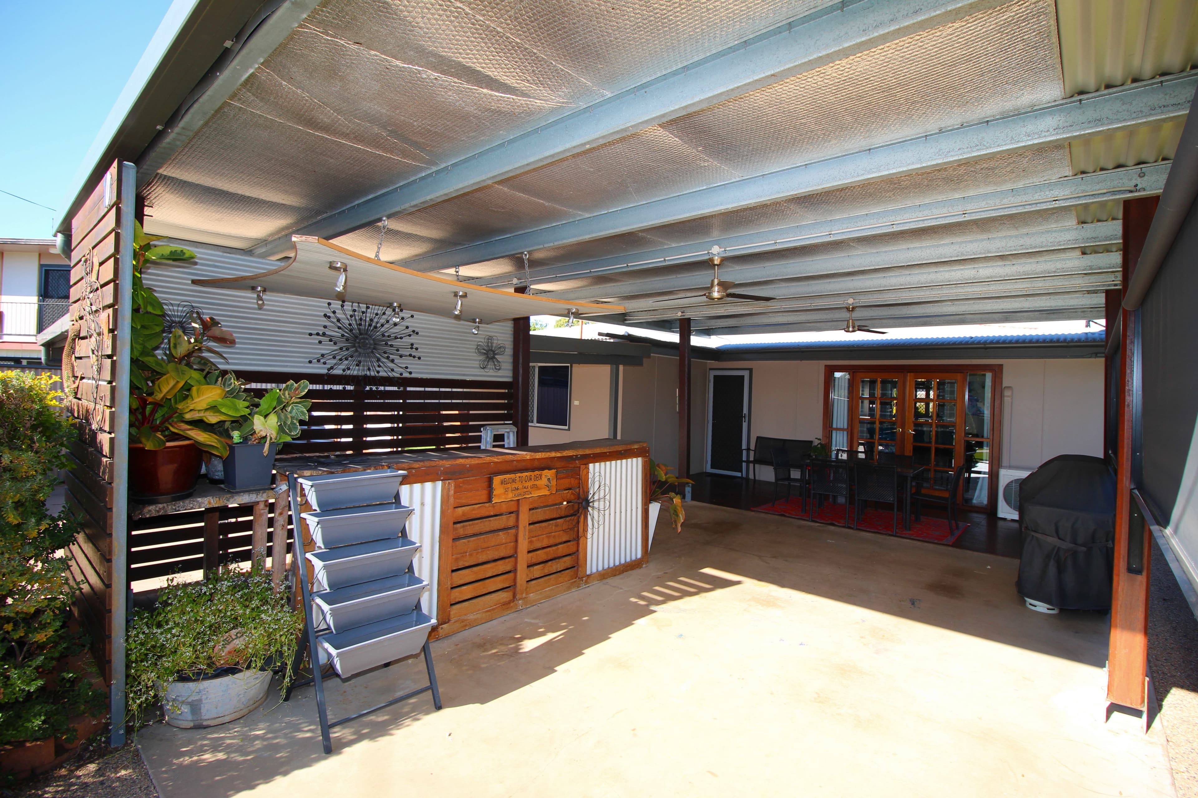 10 Dearden Place, Emerald QLD 4720, Emerald - Thumbnail 2