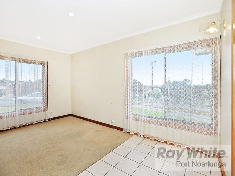 11 Woocalla Street, O'Sullivan Beach SA 5166, O'Sullivan Beach - Thumbnail 2