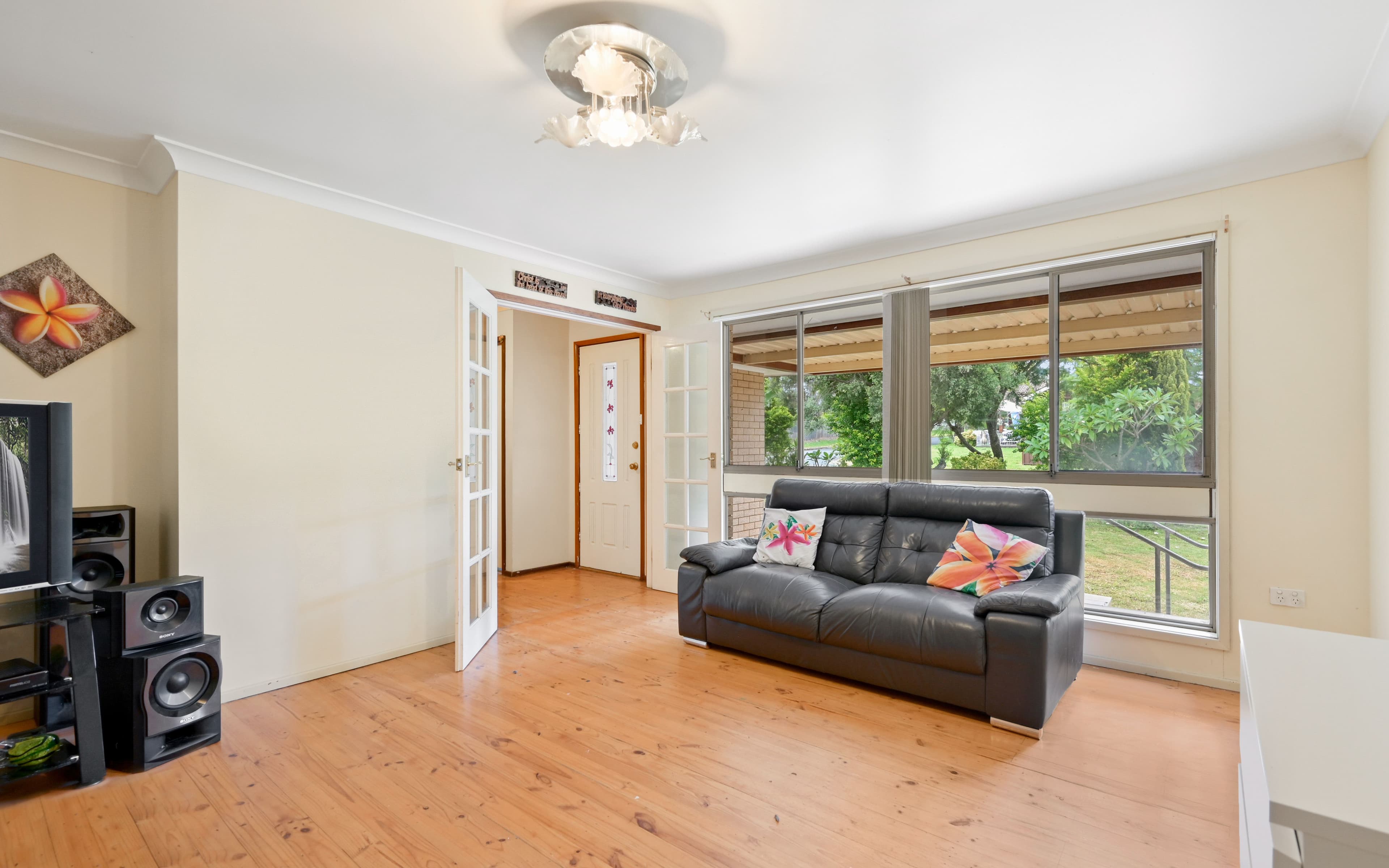 6 Bowerbird Avenue, Ingleburn NSW 2565, Ingleburn - Thumbnail 2