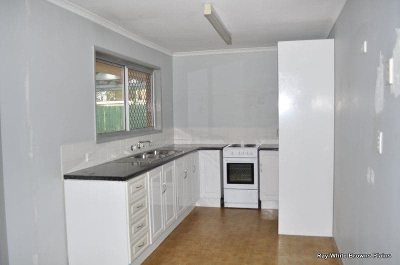 11 Mackellar Drive, BORONIA HEIGHTS QLD 4124, Boronia Heights - Thumbnail 2