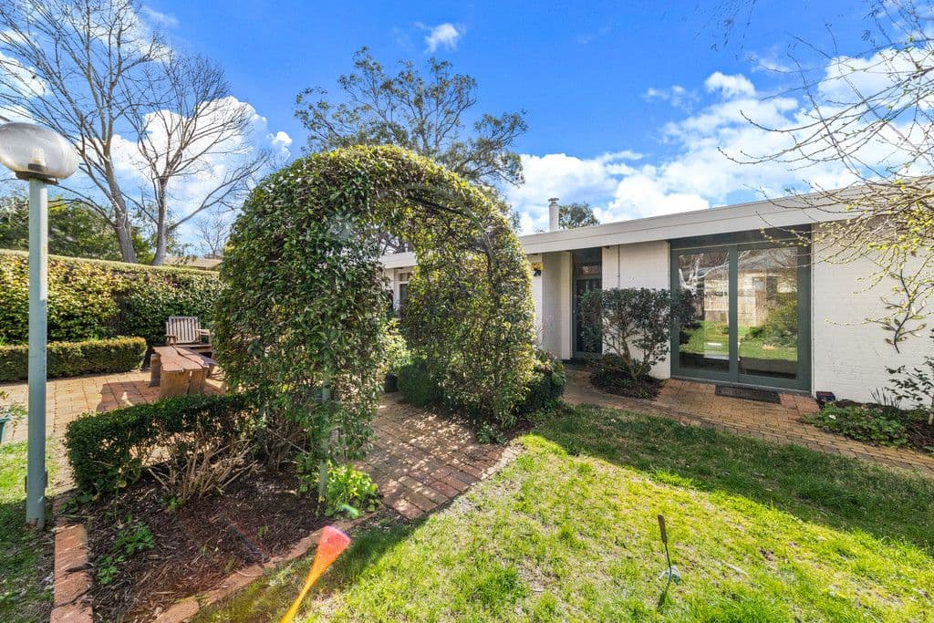 6 Aston Crescent, Cook ACT 2614, Cook - Thumbnail 2