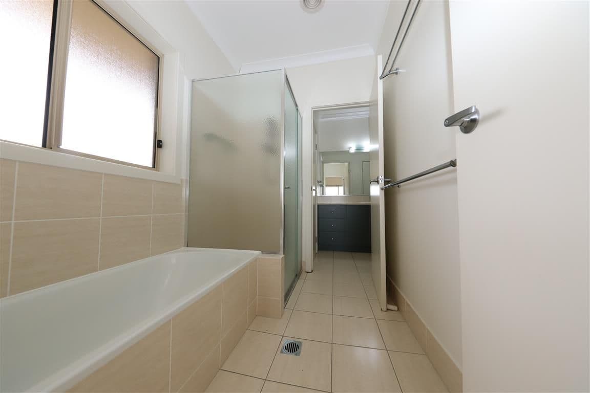 1 Lockeridge Drive, Tumut - Thumbnail 7