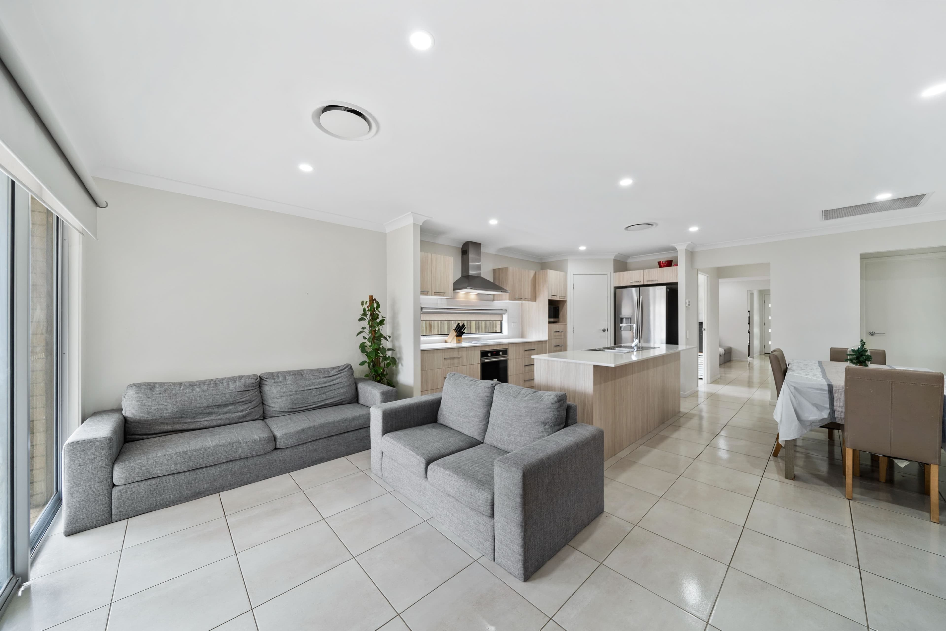 24 Pleasant Street, South Ripley QLD 4306, South Ripley - Thumbnail 4