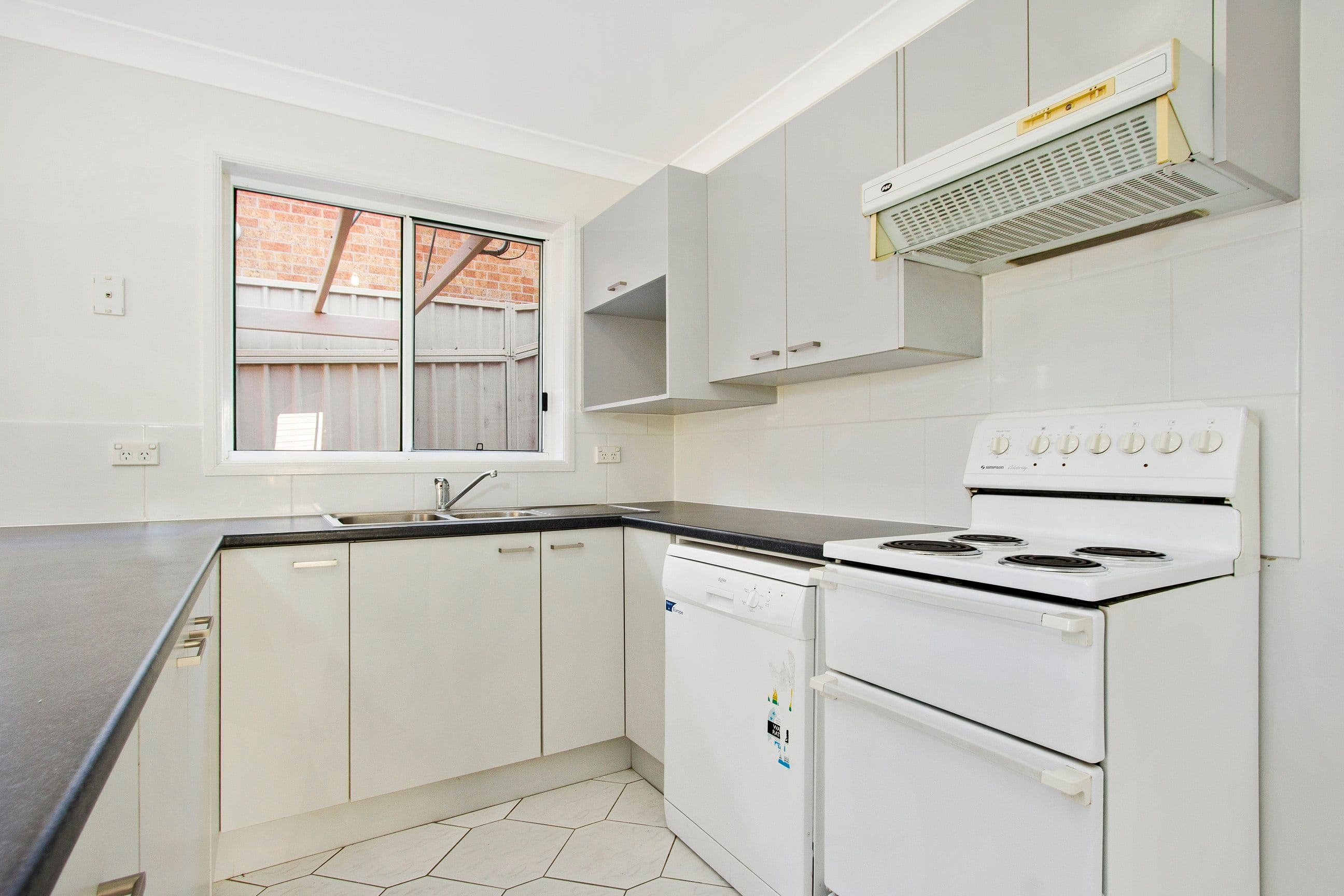 37 Dominic Drive, Batehaven - Thumbnail 4