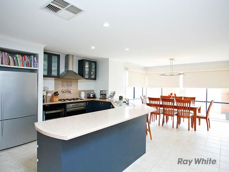 6 Lynch Court, BERWICK VIC 3806, Berwick - Thumbnail 2