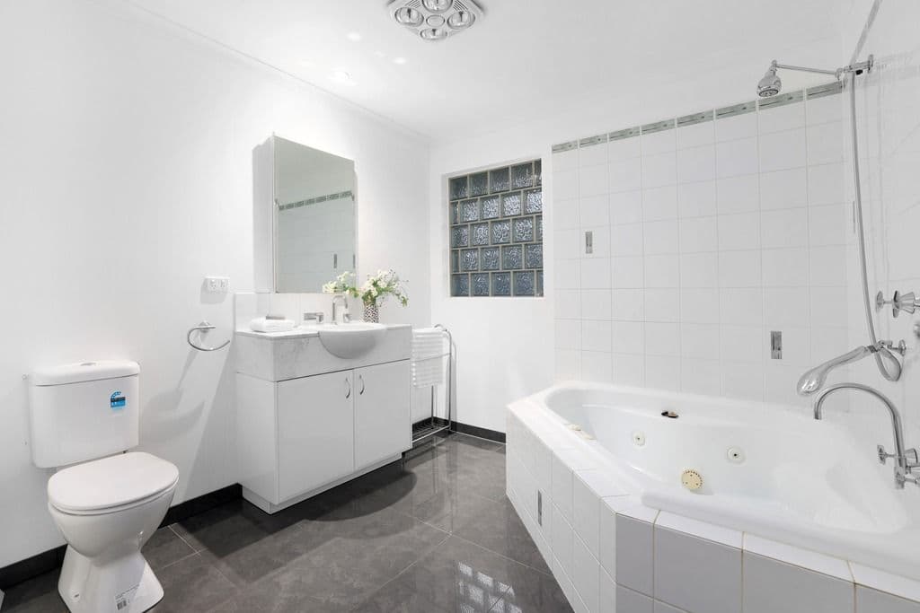 4 Chartwell Drive, Wantirna VIC 3152, Wantirna - Thumbnail 8