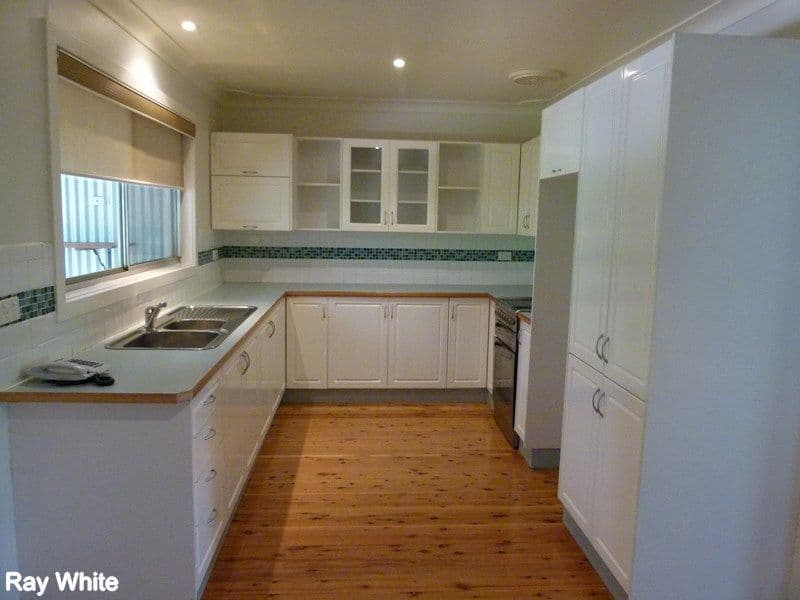 37 Hilda Street, FORBES NSW 2871, Forbes - Thumbnail 2