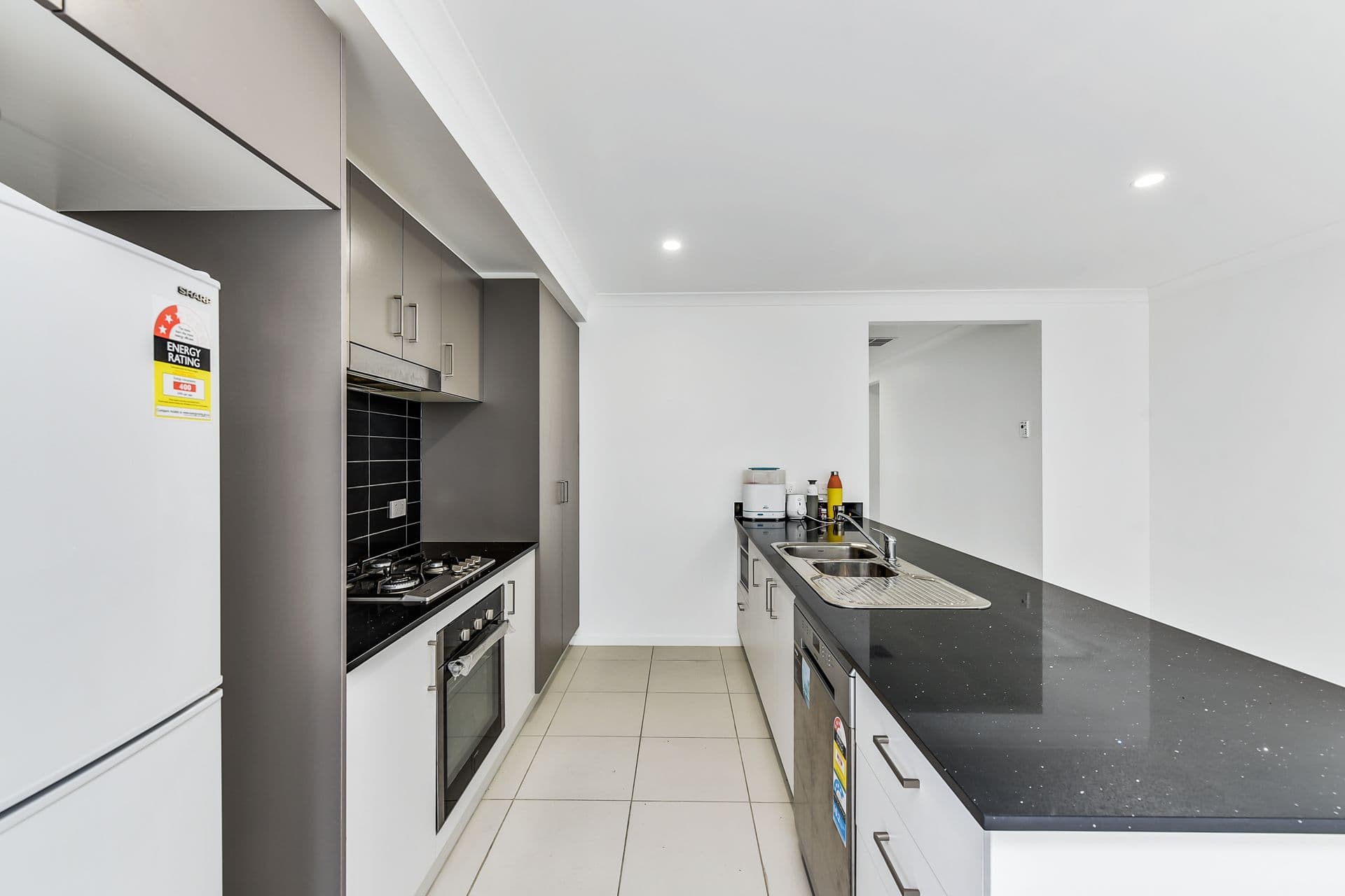 15 Merlot Way, Clyde North VIC 3978, Clyde North - Thumbnail 4