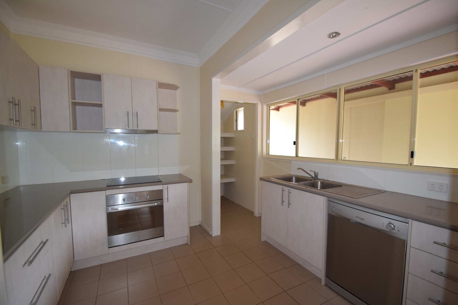2 Rashford Street, Esk QLD 4312, Esk - Thumbnail 2