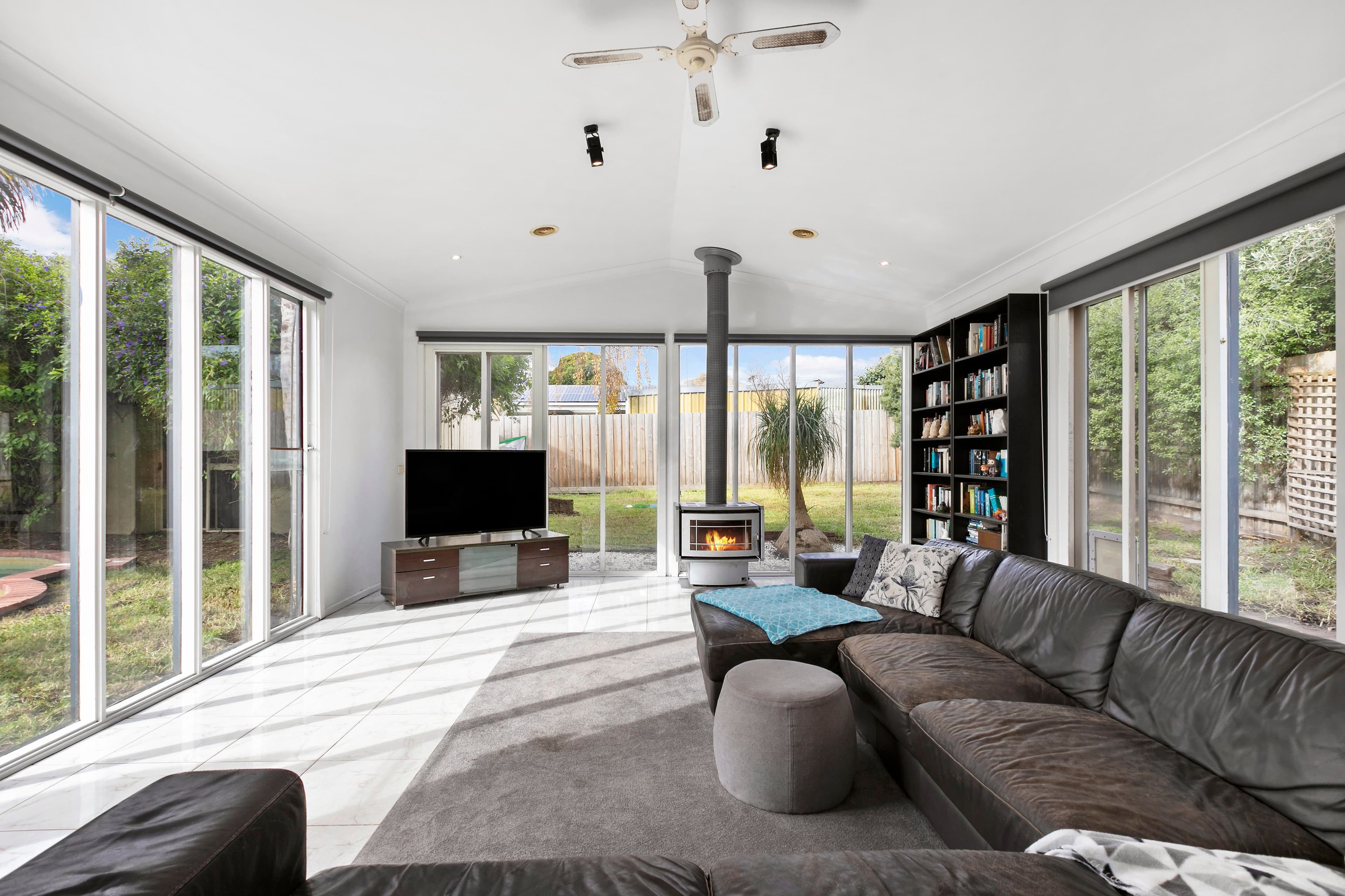 4 Helvetia Court, Frankston VIC 3199, Frankston - Thumbnail 2