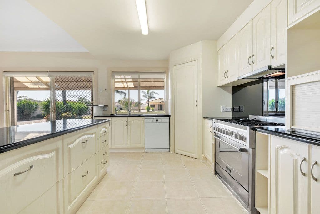 6 Lorenzo Court, Angle Vale SA 5117, Angle Vale - Thumbnail 2