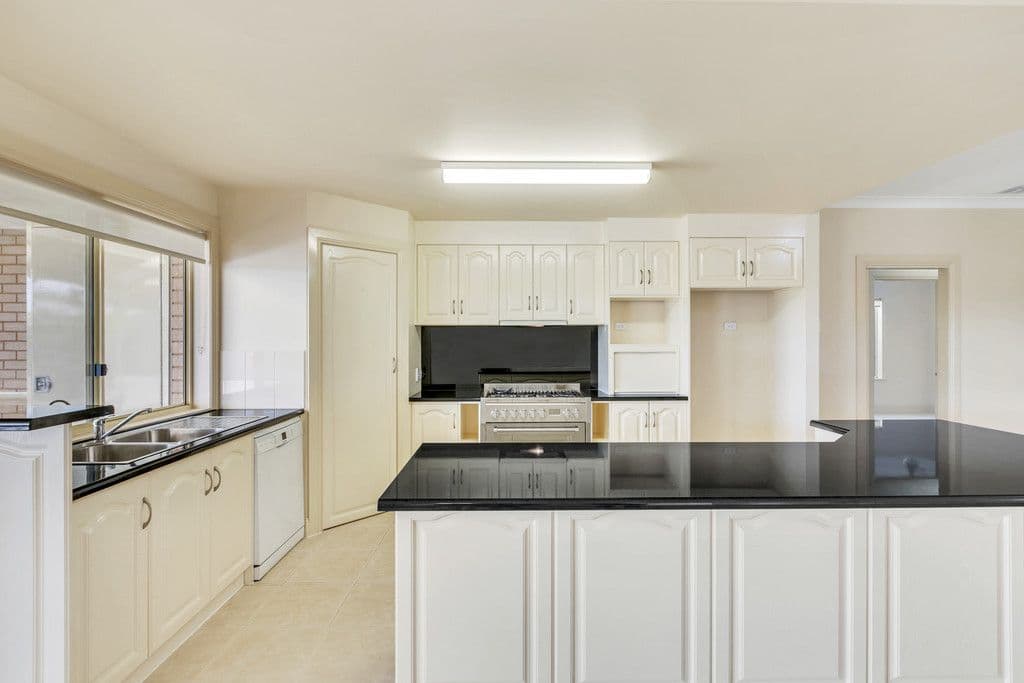 6 Lorenzo Court, Angle Vale SA 5117, Angle Vale - Thumbnail 3