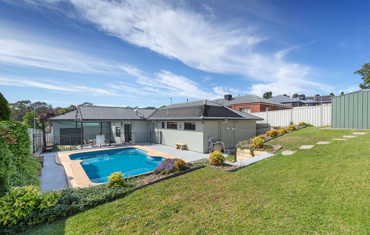 27 Mountain Way, Lavington - Image 1
