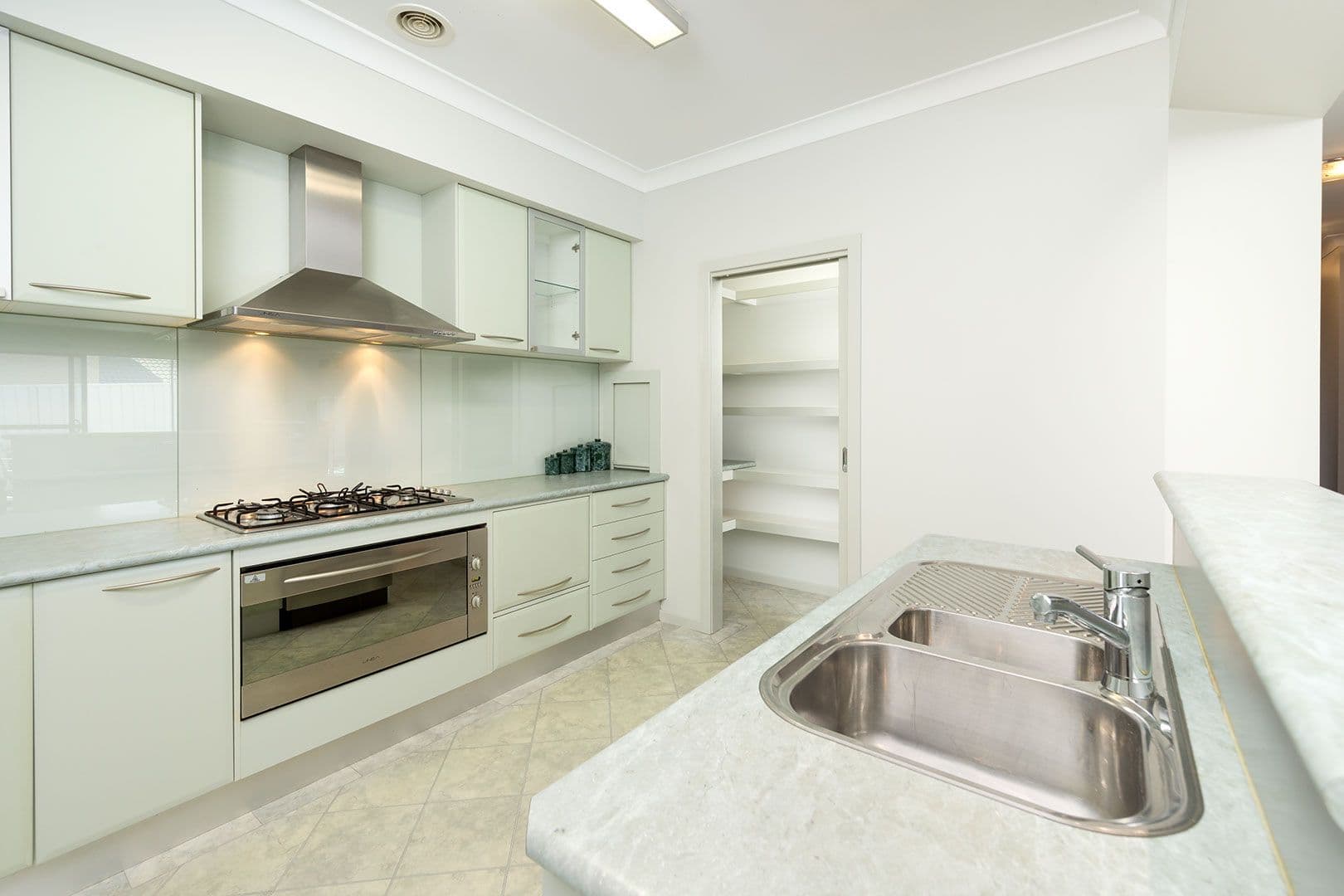 27 Mountain Way, Lavington - Thumbnail 8