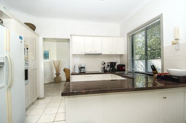 2 Steyning Court, Arundel QLD 4214, Arundel - Thumbnail 4