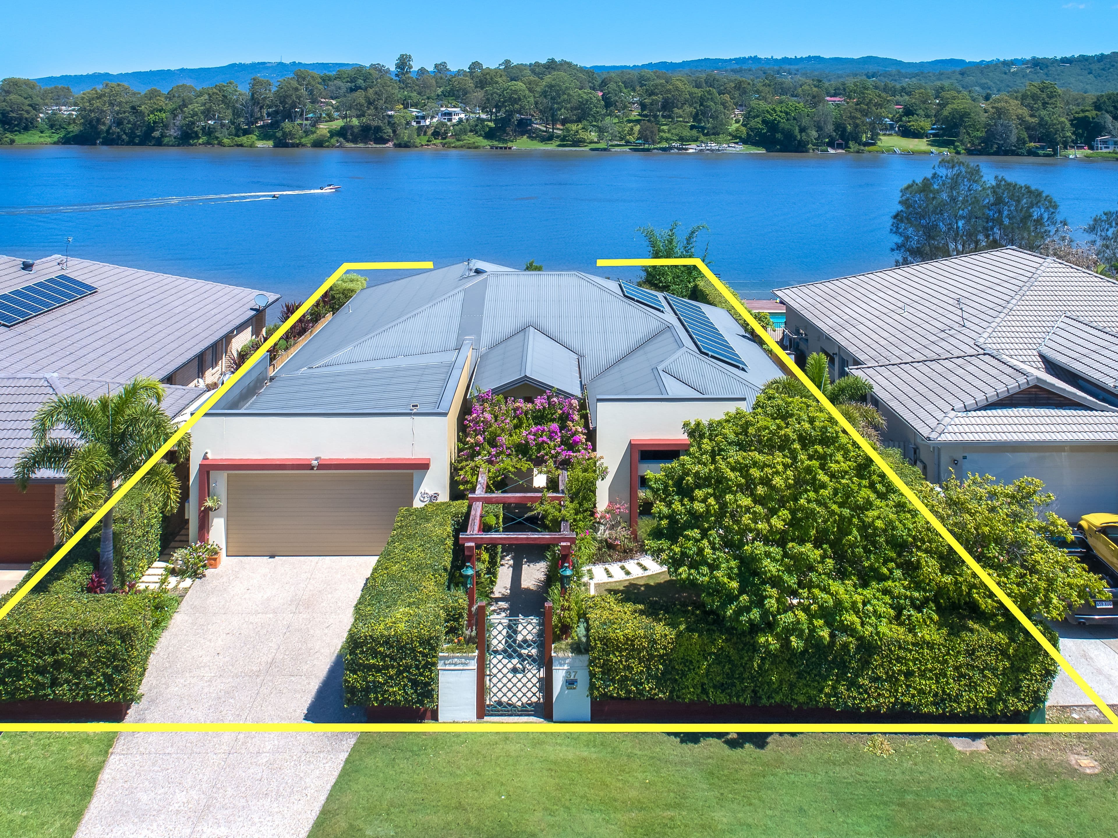 37 Brittany Drive, Oxenford QLD 4210, Oxenford - Thumbnail 2