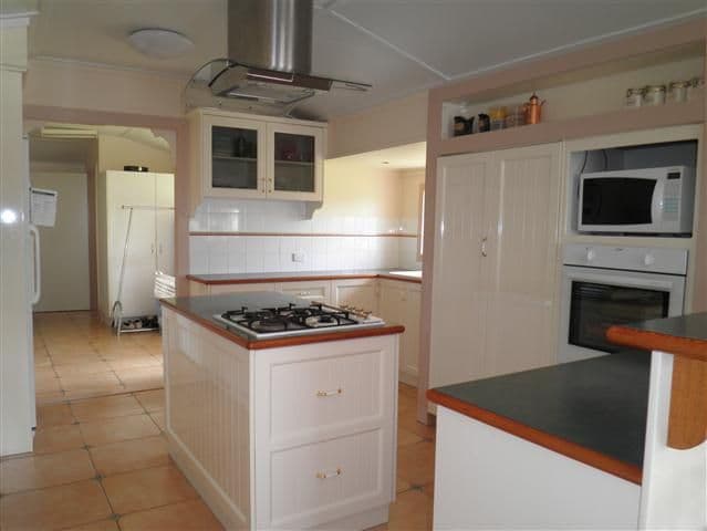21 William Street, ROMA QLD 4455, Roma - Thumbnail 2