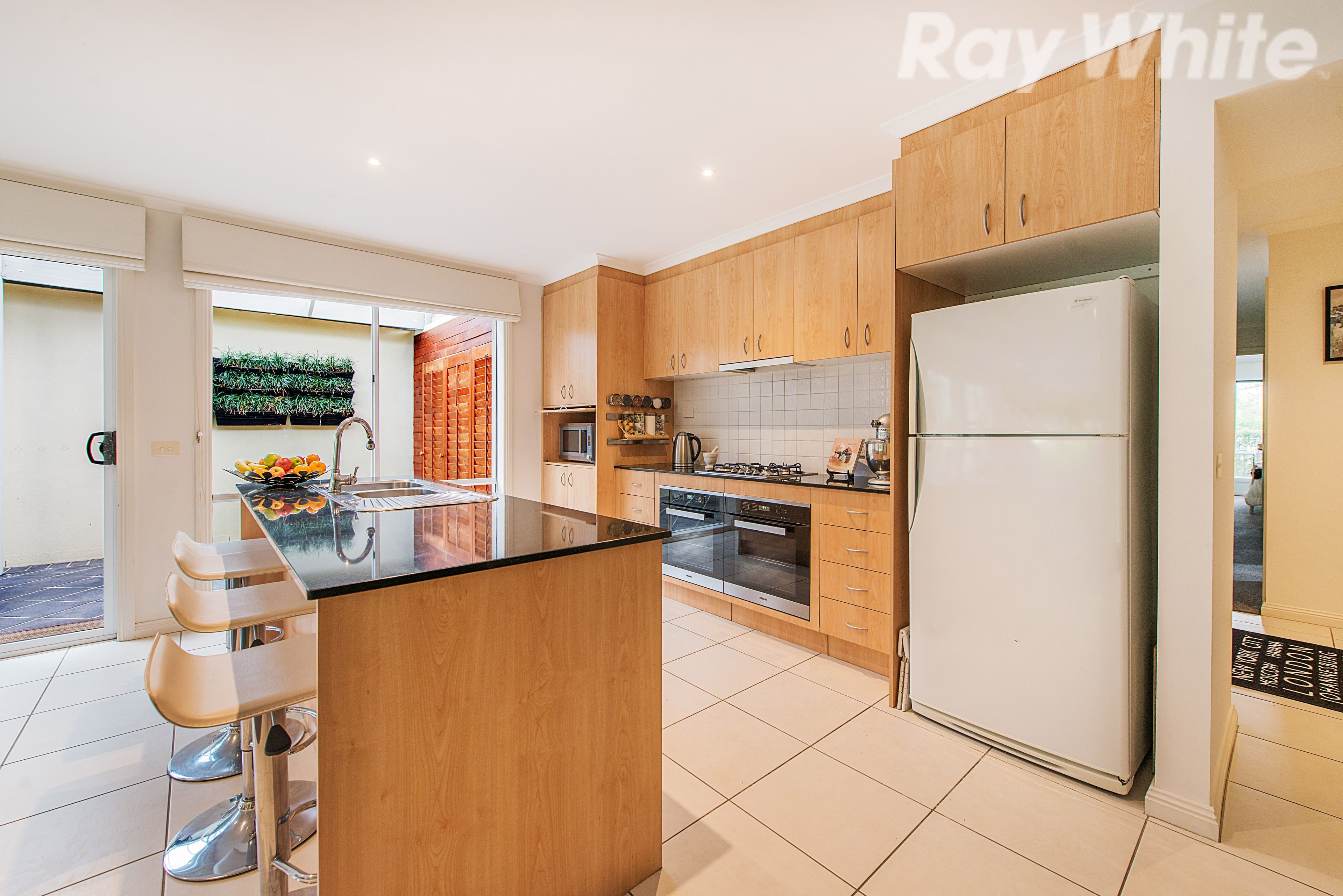 62 Sovereign Manors Crescent, Rowville VIC 3178, Rowville - Thumbnail 2