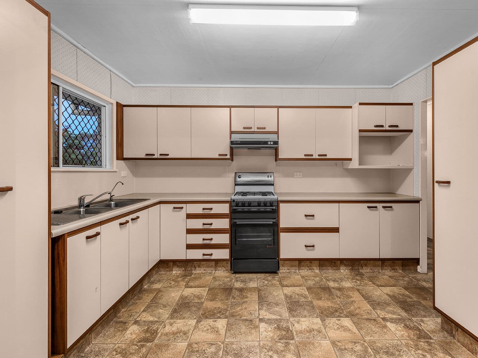 43 Hunter Street, Woodridge QLD 4114, Woodridge - Thumbnail 4