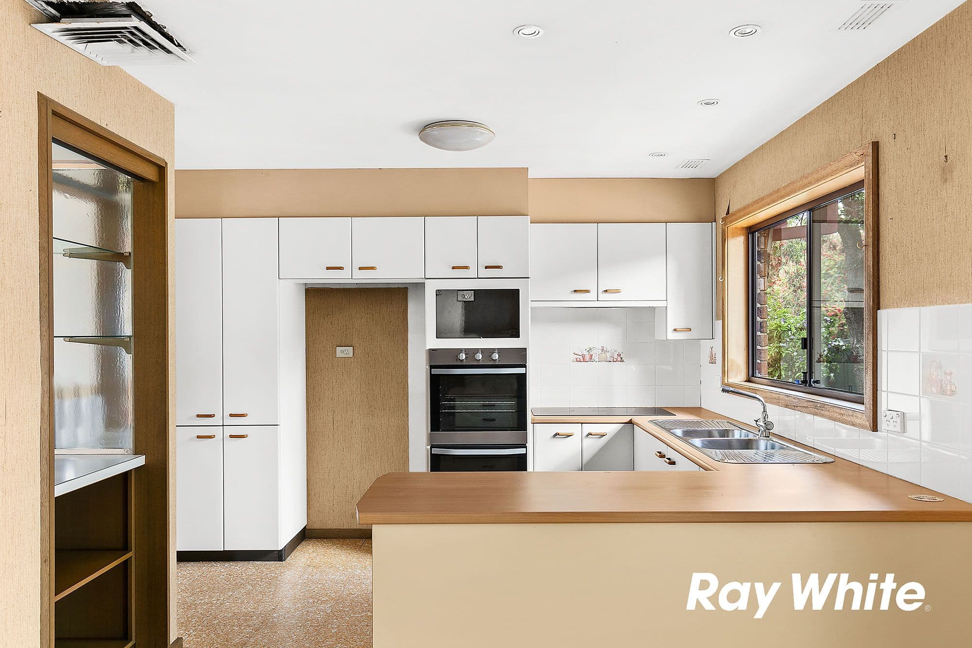12 Washington Place, Castle Hill - Thumbnail 3