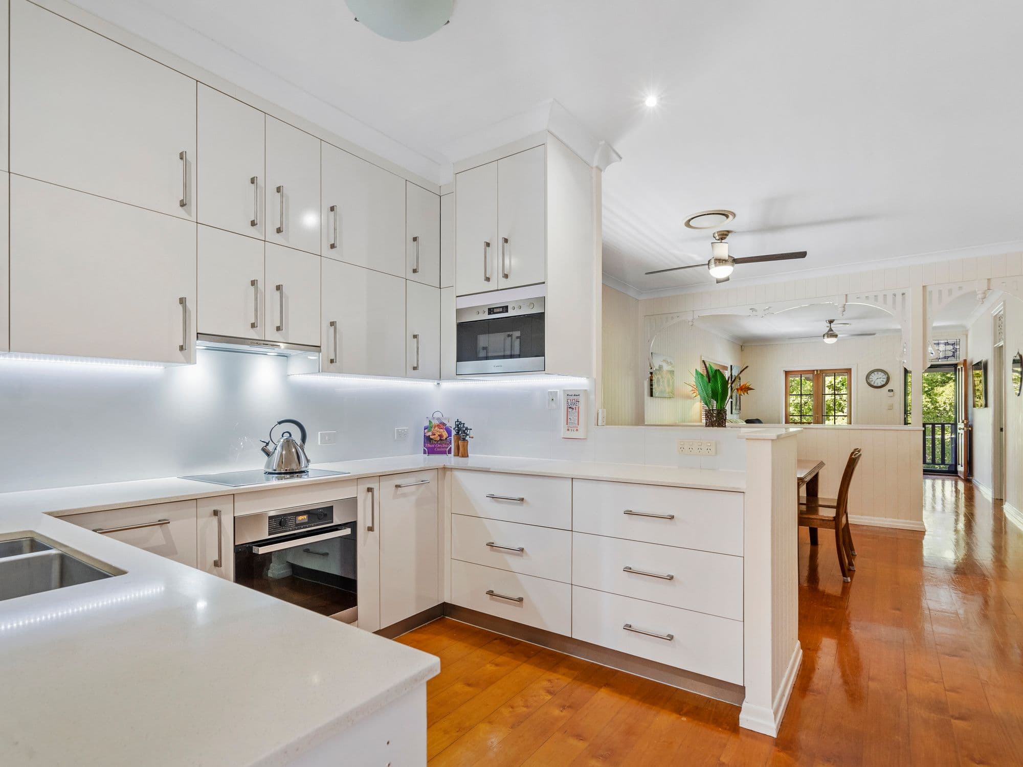 7 Esmonde Place, Coorparoo QLD 4151, Coorparoo - Thumbnail 3