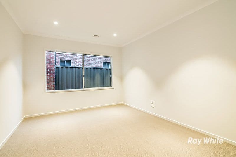 20 Almondbank Road, CRANBOURNE EAST VIC 3977, Cranbourne East - Thumbnail 4