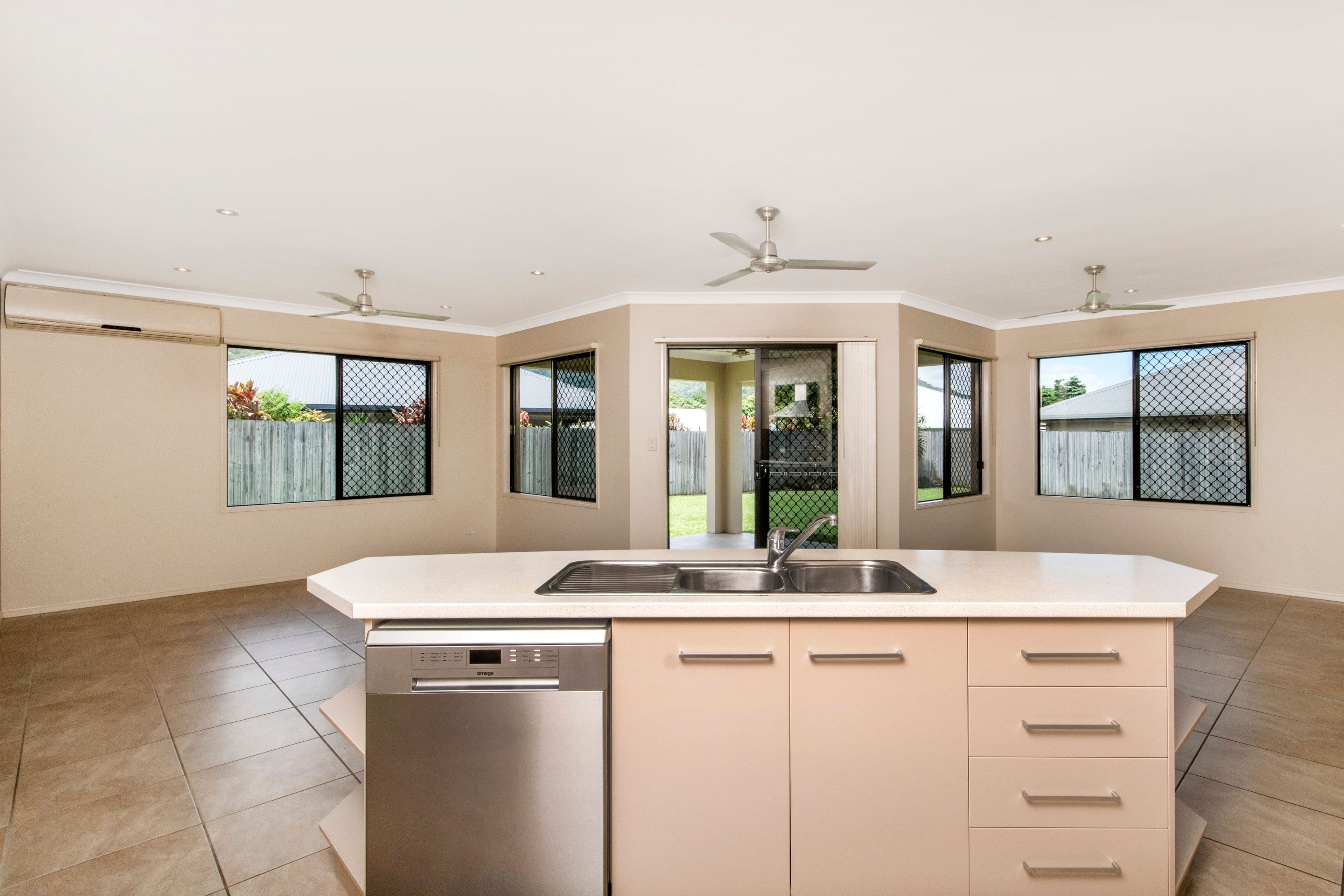 4 Taffles Street, Redlynch QLD 4870, Redlynch - Thumbnail 2